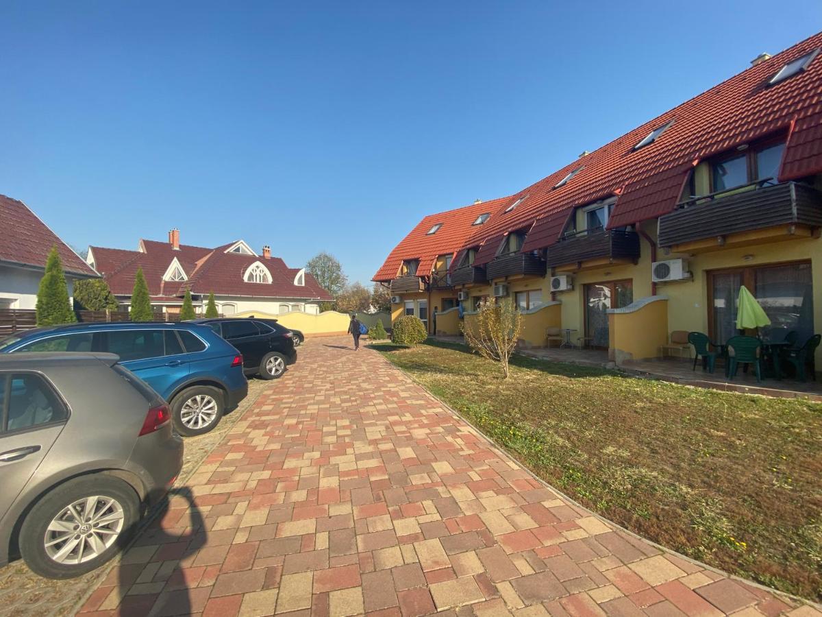 Mimi Apartman Apartment Gyula Bagian luar foto