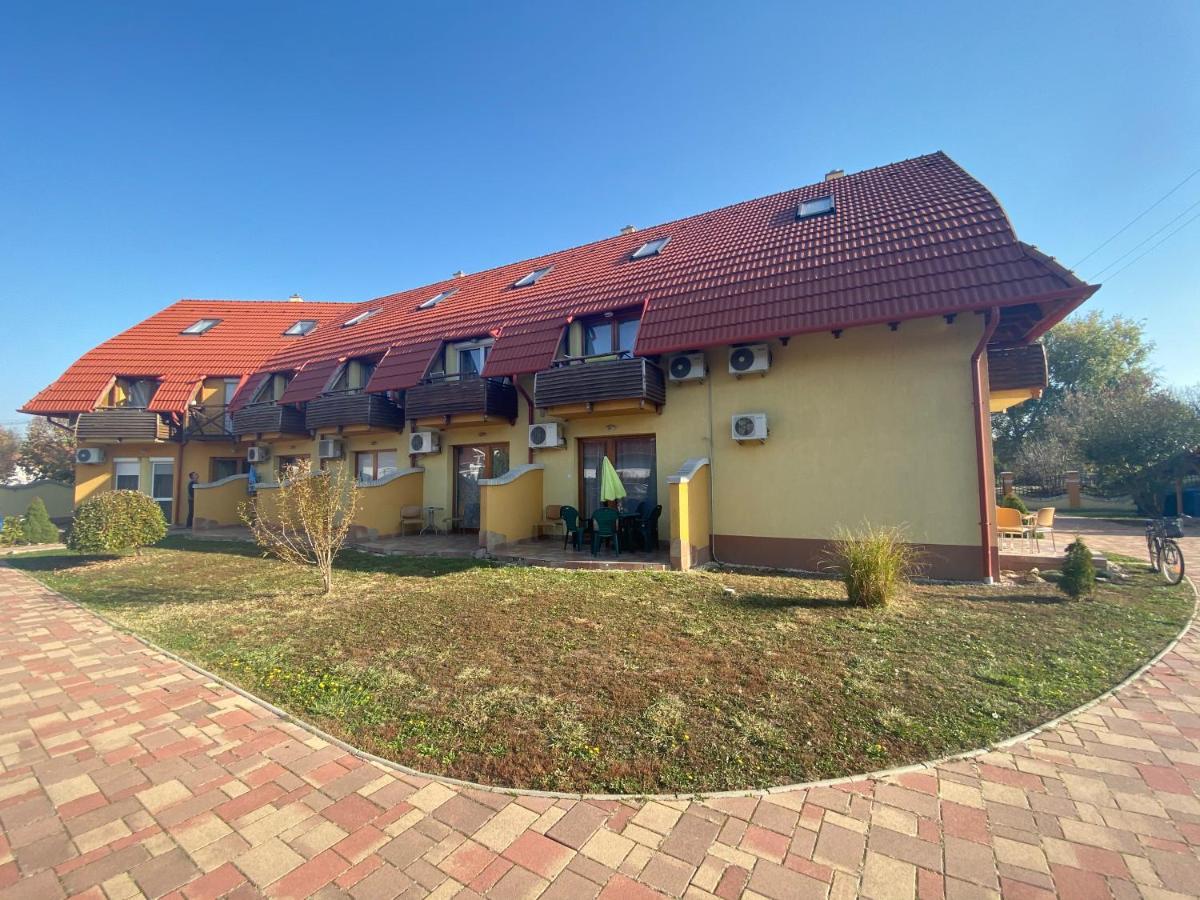 Mimi Apartman Apartment Gyula Bagian luar foto